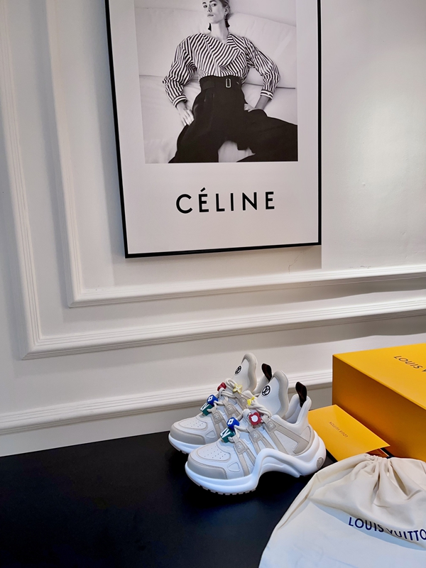 ルイヴィトン靴背面デザイン